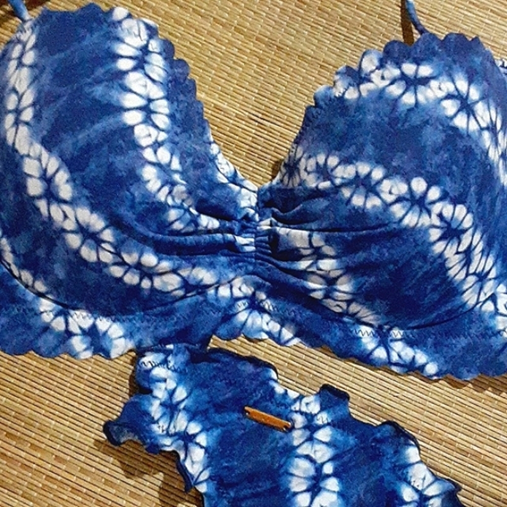 Victoria's Secret 2 Piece Bikini CheekyRuffle